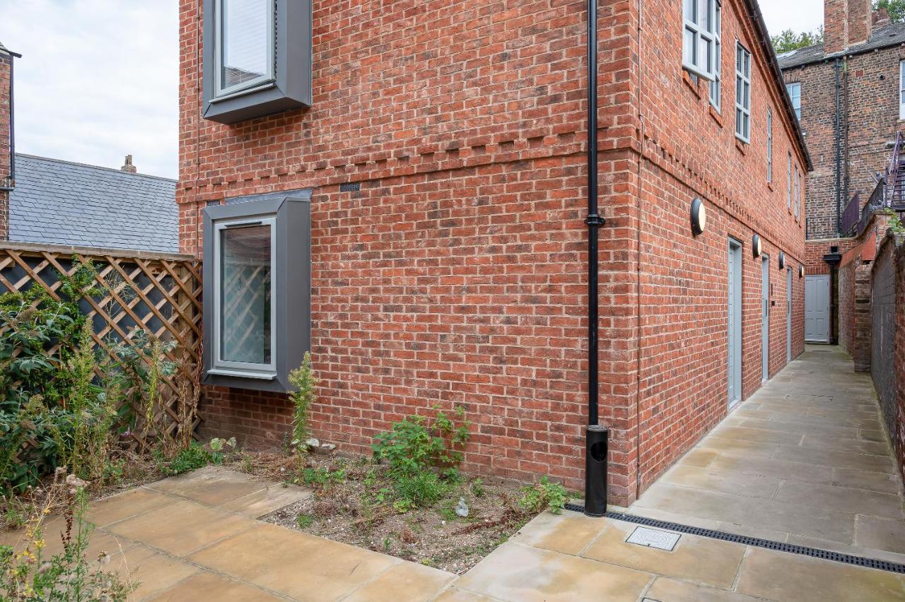The Falcon Tap Apartment York Exterior photo